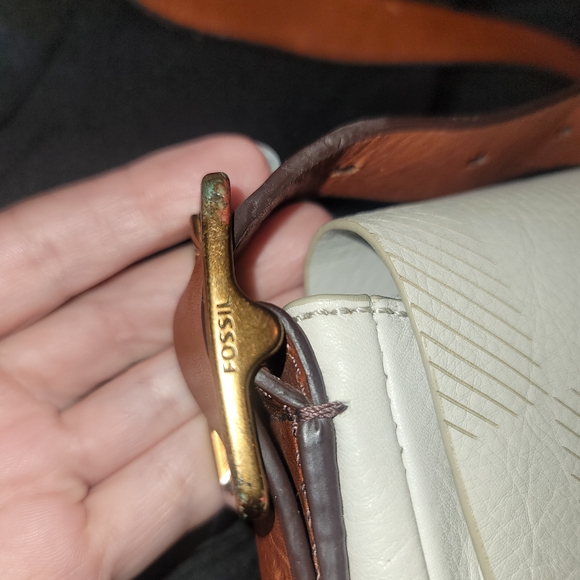 Fossil saddle crossbody 💕 - Picture 2 of 5